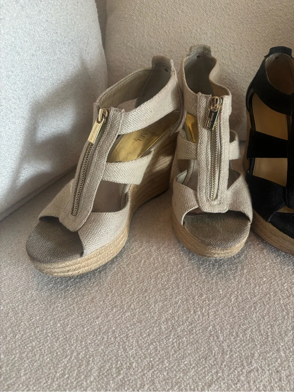 Michael Kors Sandals Womens Size 8.5 Black and Tan Linen Espadrille Zip Wedges